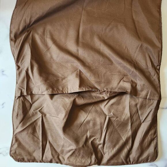 Silky Brown medallion standard size pillow case - Picture 2 of 4